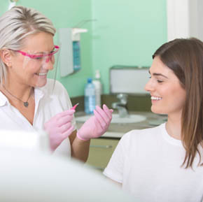 Professionelle Mundhygiene und Parodontitisbehandlung